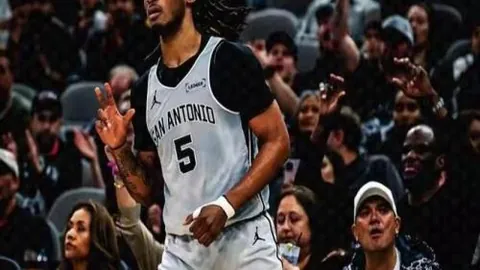 萨拉赫梅开二度+迪亚斯助力，利物浦连胜两场挑战强敌